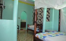 Young Safari Hotel